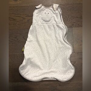 Nested bean gray & white baby sleep 0-6M Excellent condition